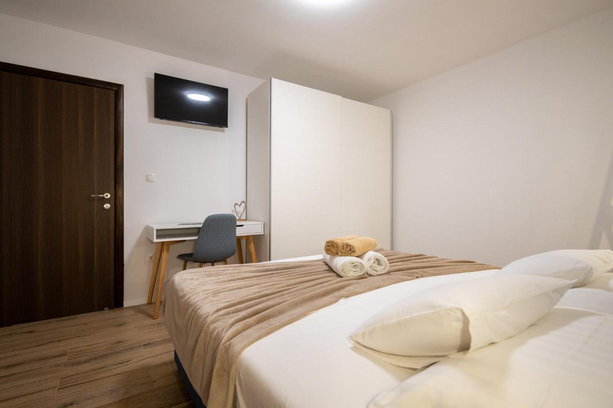 Apartment Iva Vrana  Екстериор снимка